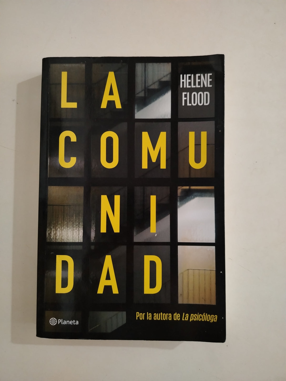 LA COMUNIDAD - HELENE FLOOD