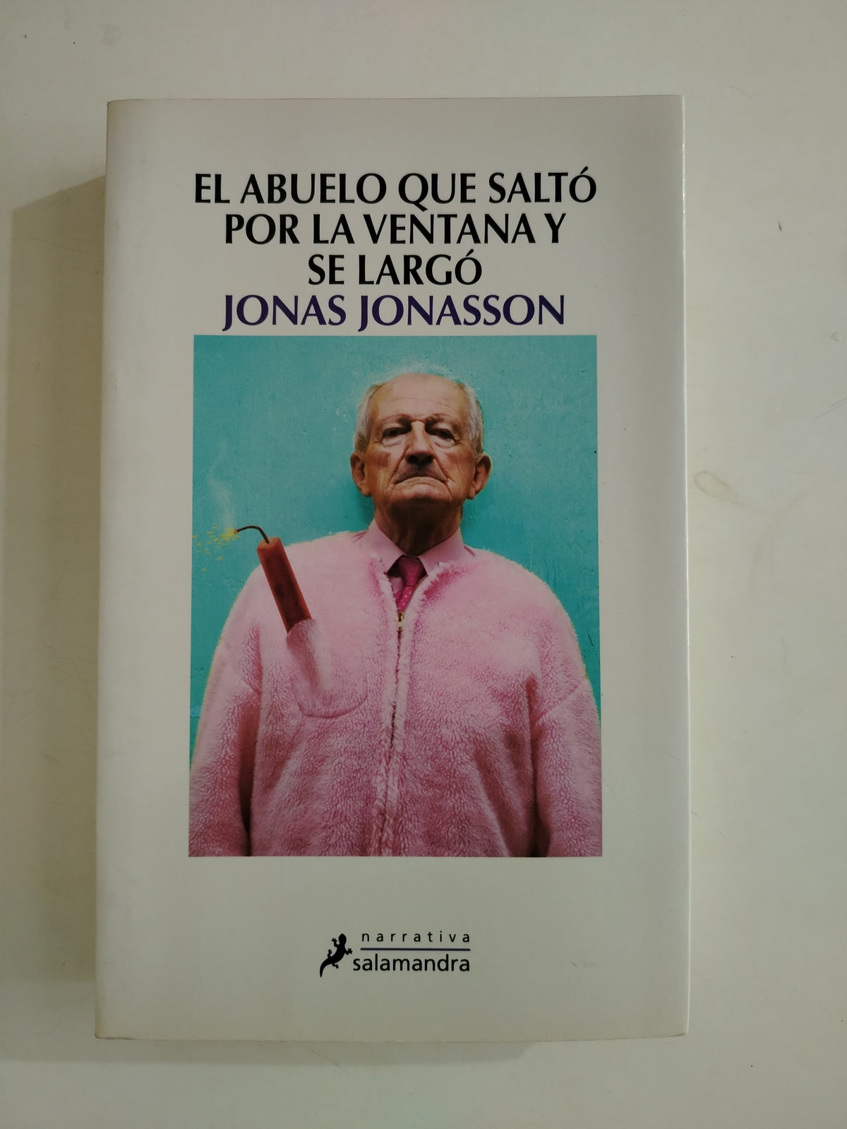 EL ABUELO QUE SALTÓ POR LA VENTANA Y SE LARGÓ - JONAS JONASSON