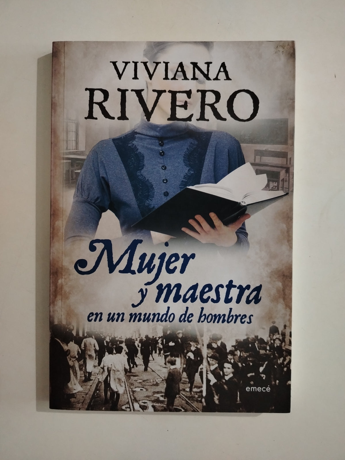 MUJER Y MAESTRA EN UN MUNDO DE HOMBRES - VIVIANA RIVERO