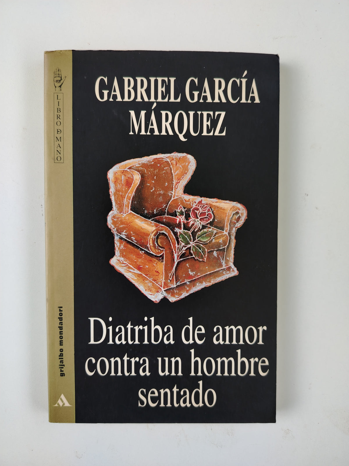 DIATRIBA DE AMOR CONTRA UN HOMBRE SENTADO - GABRIEL GARCIA MARQUEZ