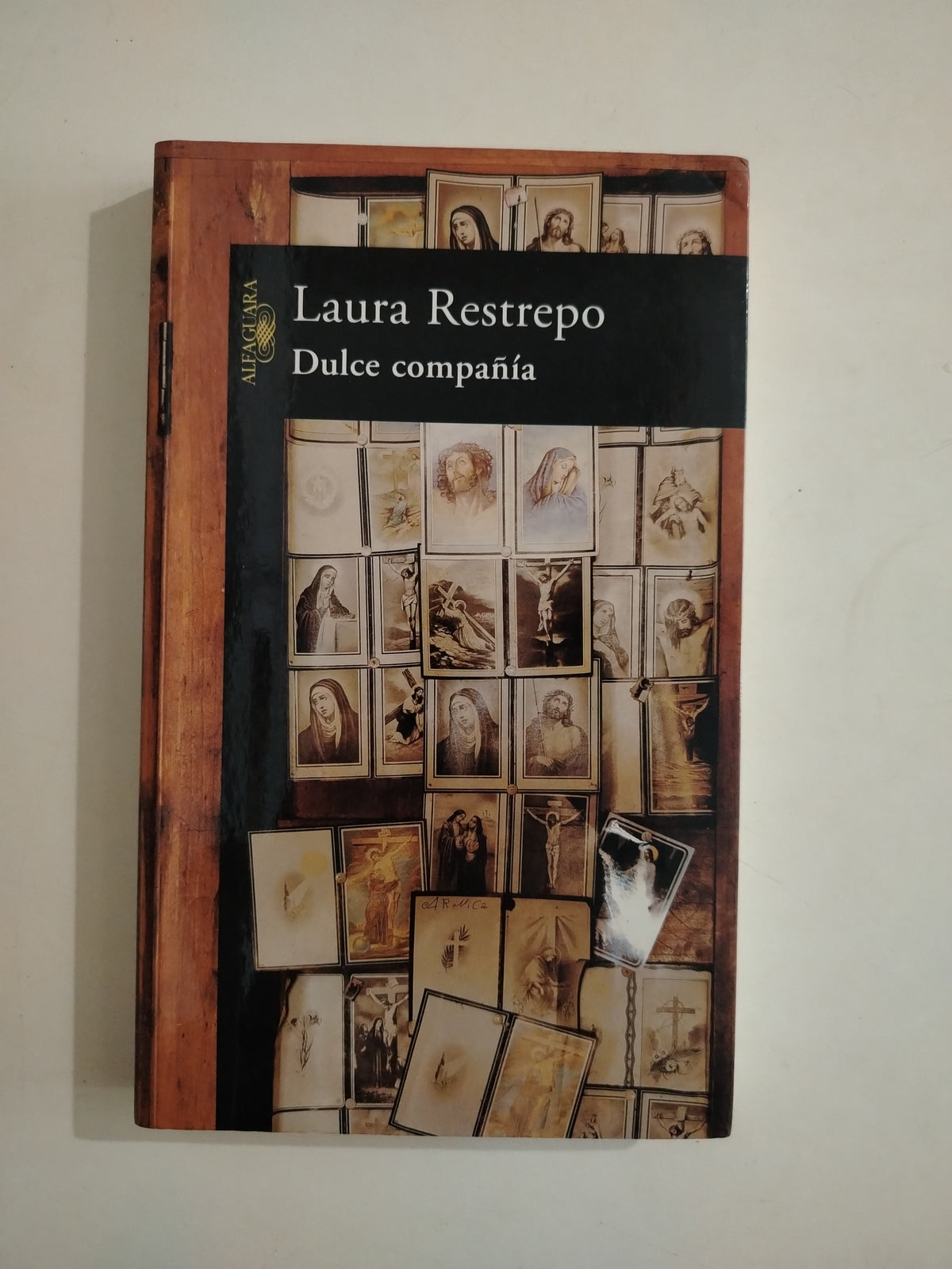 DULCE COMPAÑIA - LAURA RESTREPO
