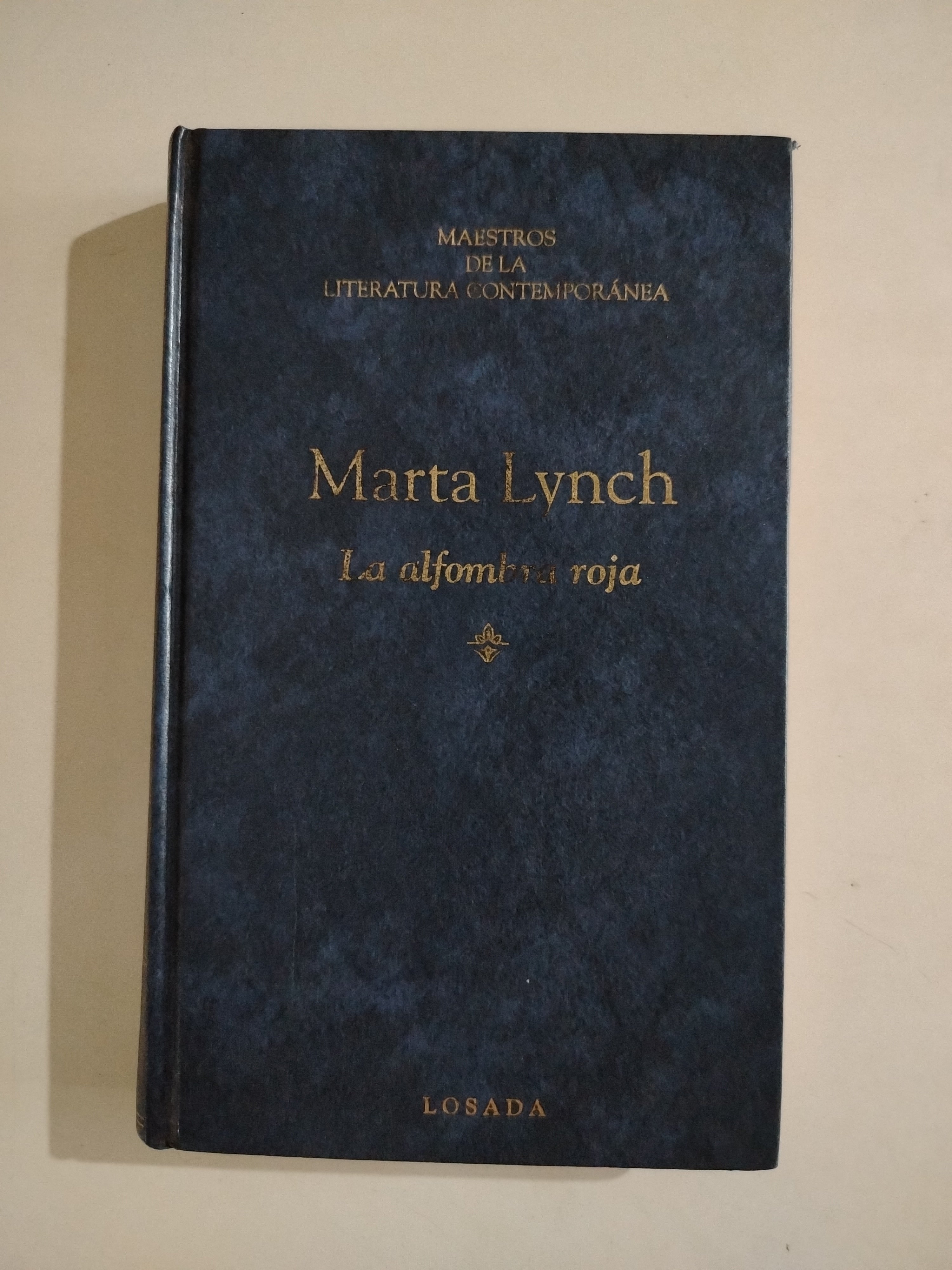 LA ALFOMBRA ROJA - MARTA LYNCH