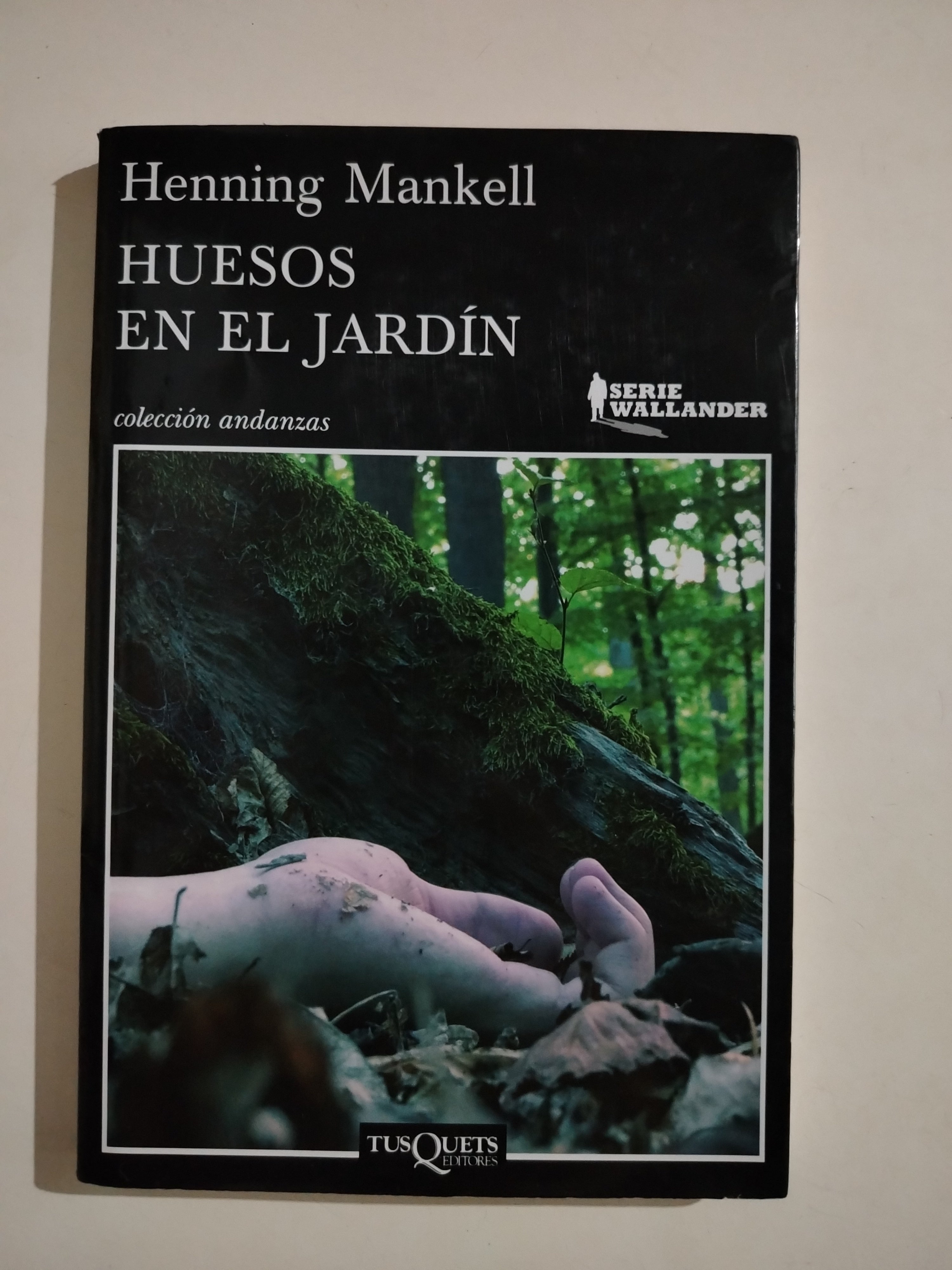 HUESOS EN EL JARDIN - HENNING MANKELL