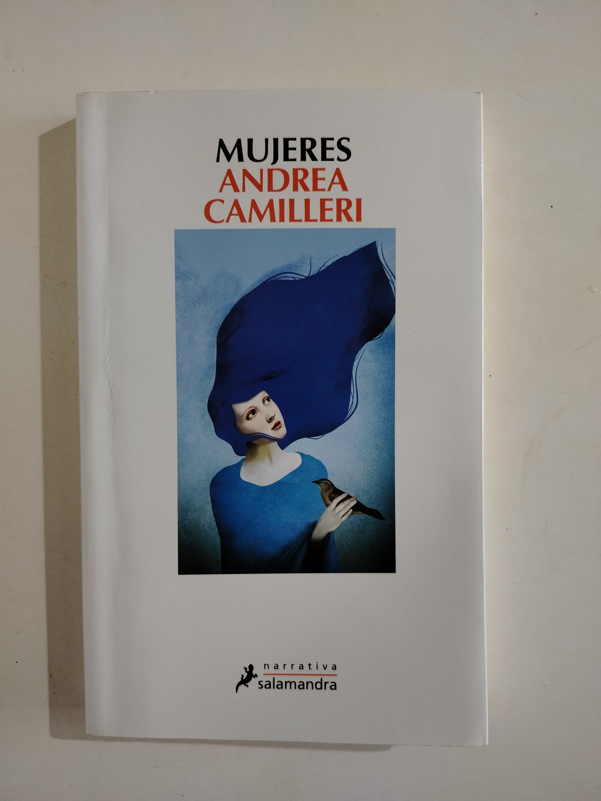 MUJERES - ANDREA CAMILLERI (SUBRAYADO)