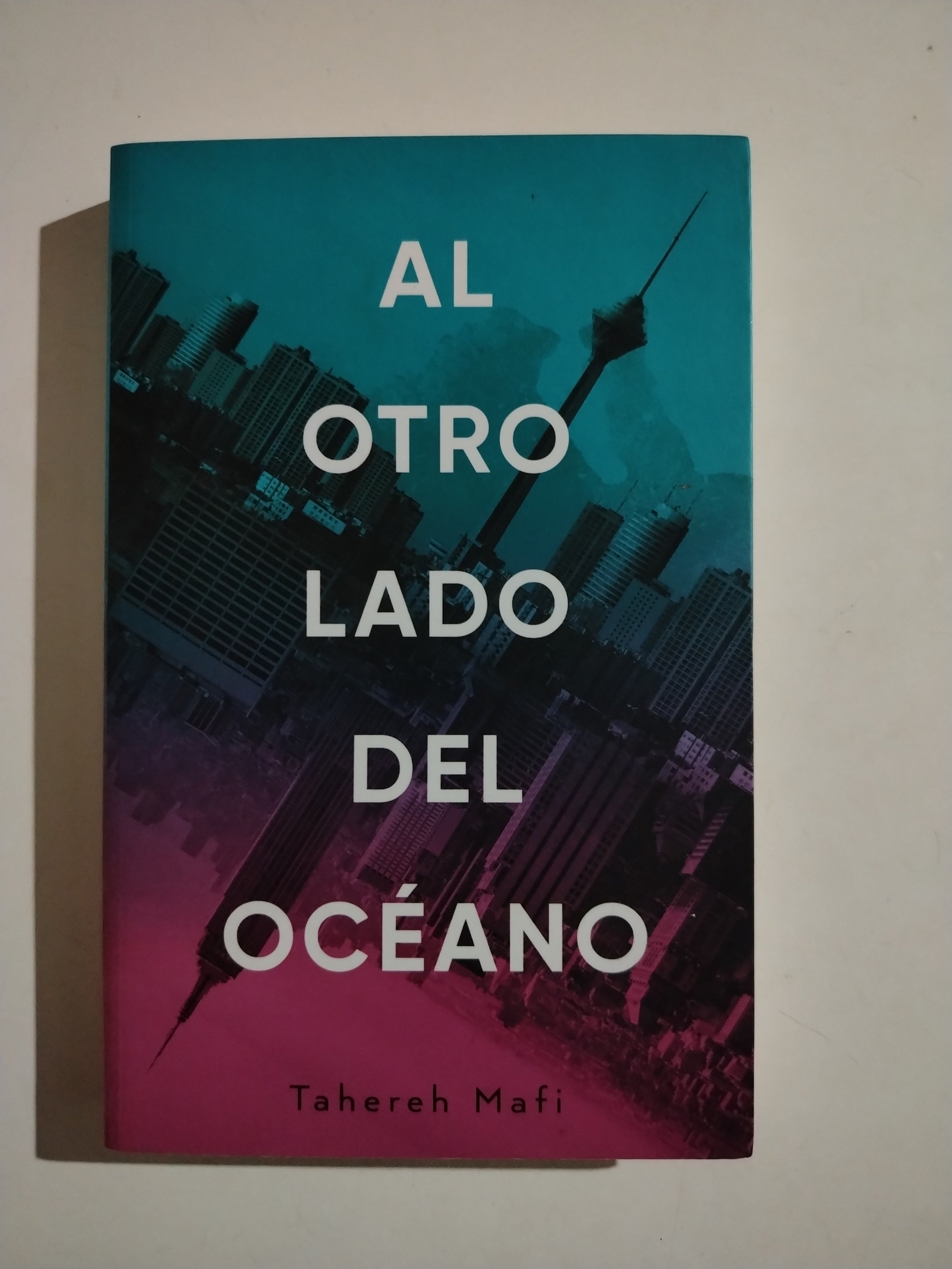 AL OTRO LADO DEL OCEANO - TAHEREH MAFI