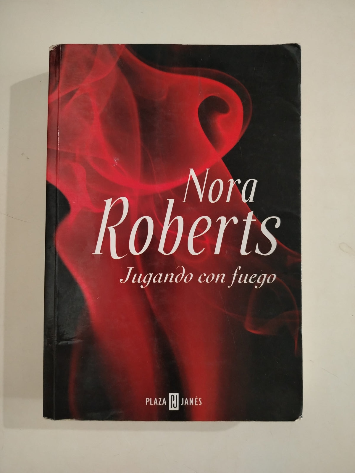 JUGANDO CON FUEGO -NORA ROBERTS