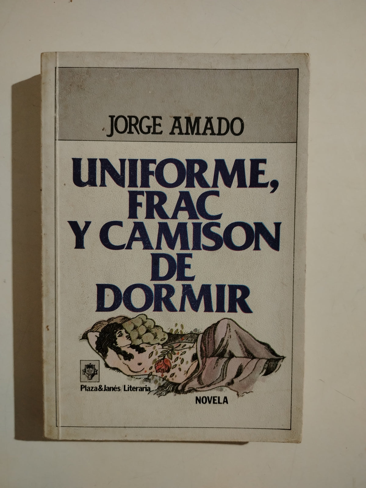 UNIFORME FRAC Y CAMISON DE DORMIR - JORGE AMADO