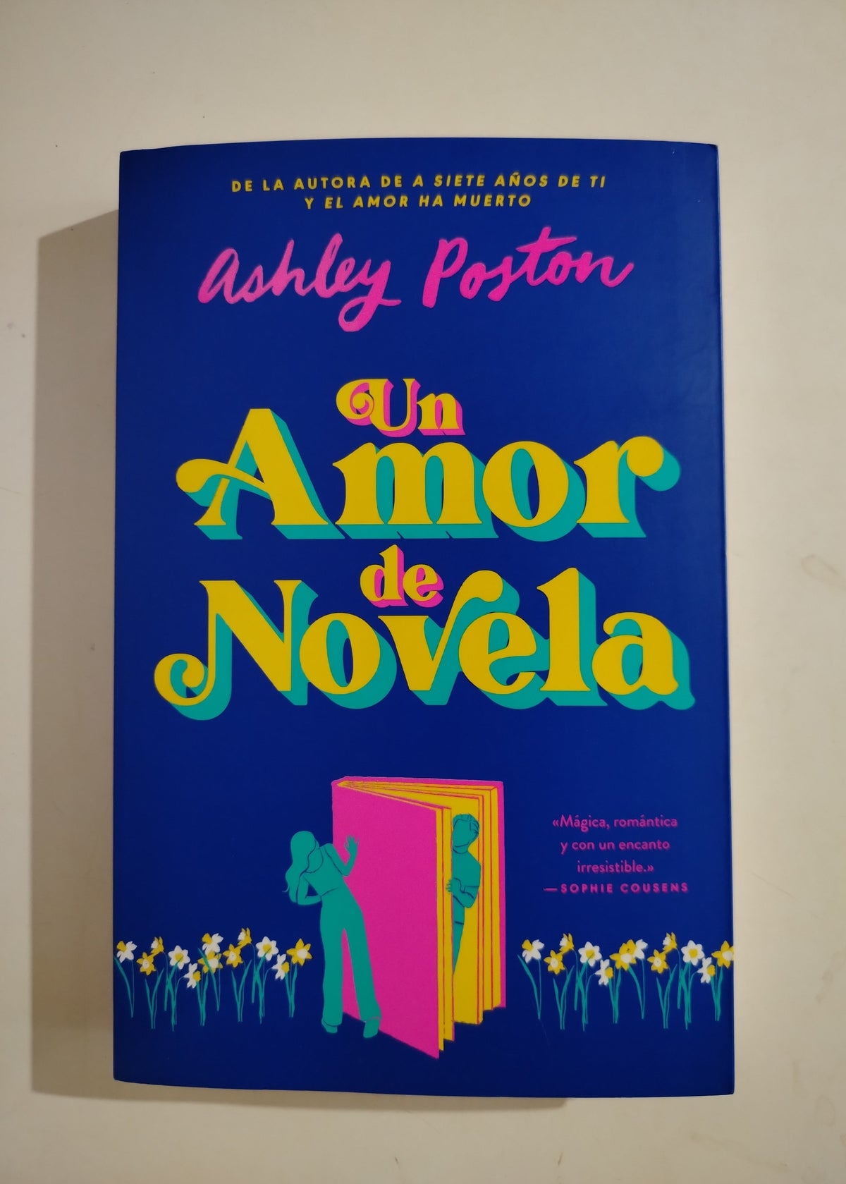 UN  AMOR DE NOVELA - ASHLEY POSTON